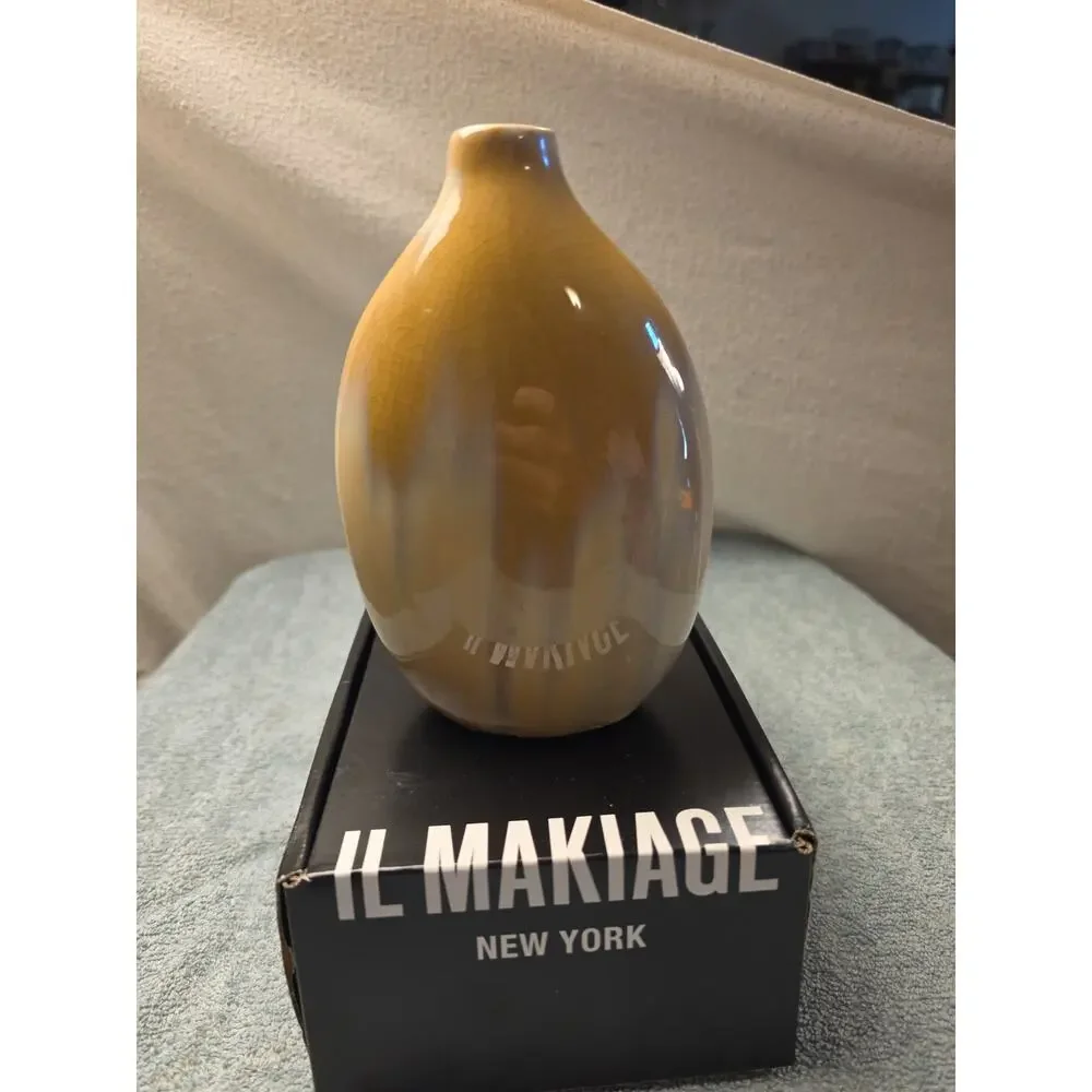 IL MAKIAGE Promo Art Glass Bud Vase Marbled Yellow Cream Teardrop Bottle Box